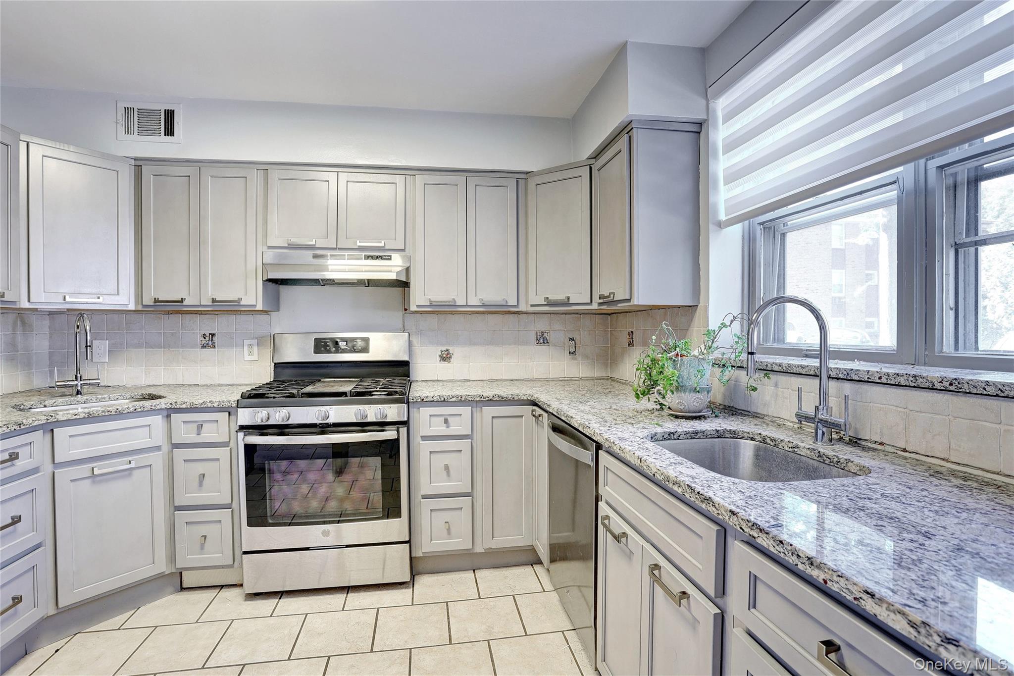 202 Kearsing Parkway Property Photo 3
