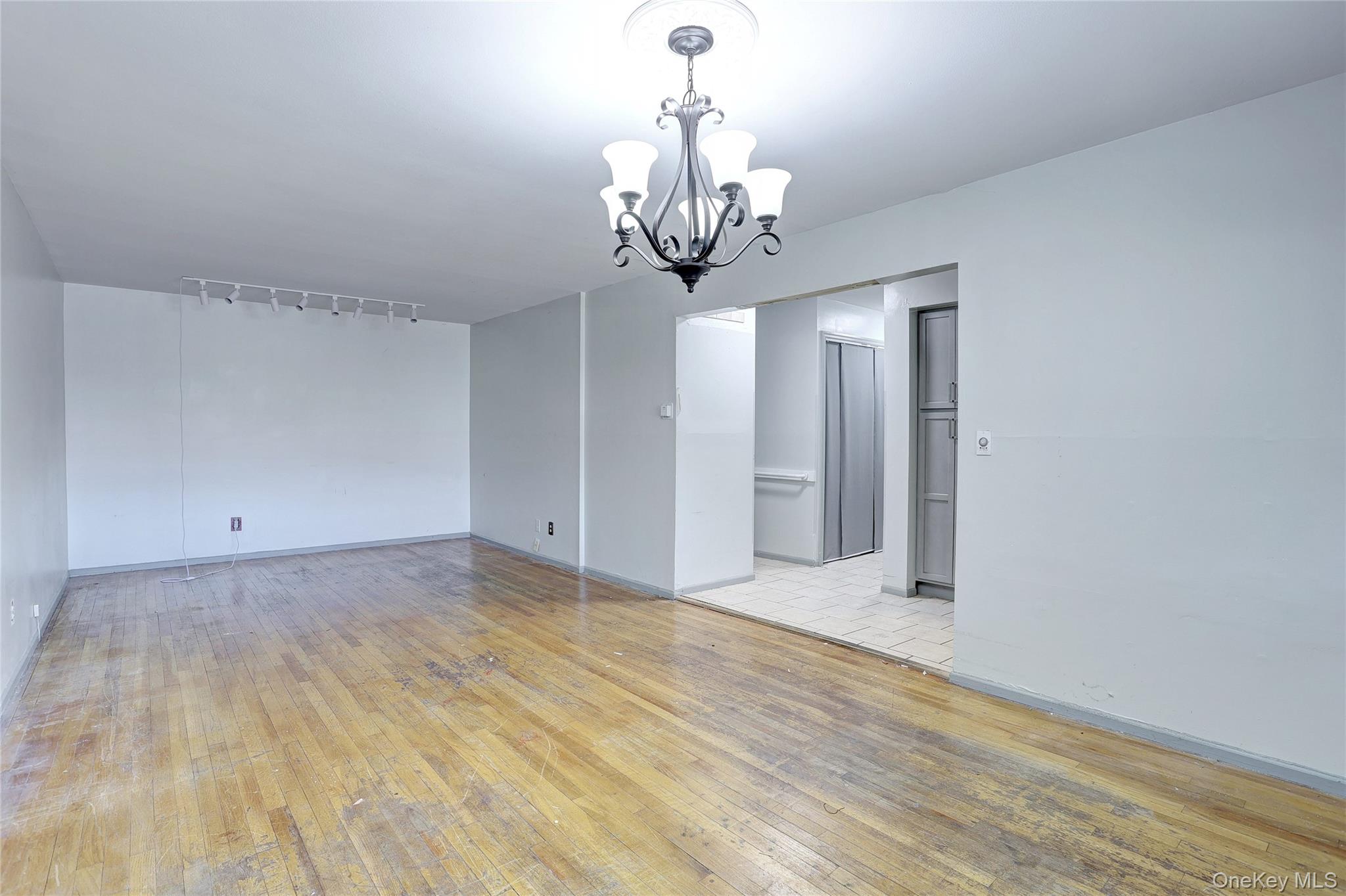 202 Kearsing Parkway Property Photo 5