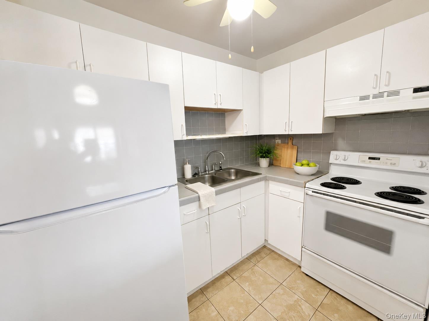 274 Hooker Avenue L2 Property Photo 4