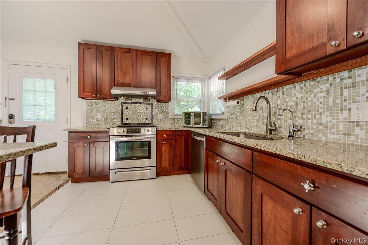 53 Ehrhardt Way Property Photo 6