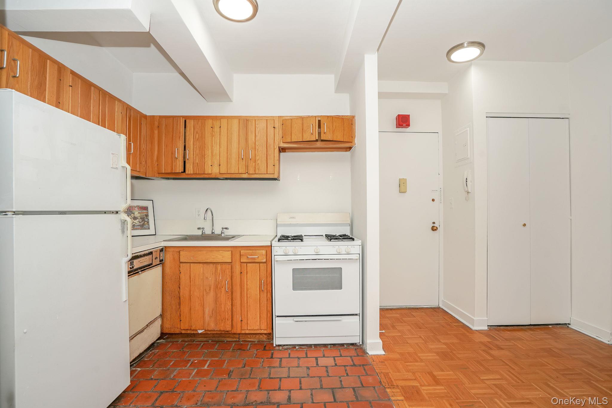 2166 Broadway 22b Property Photo 7