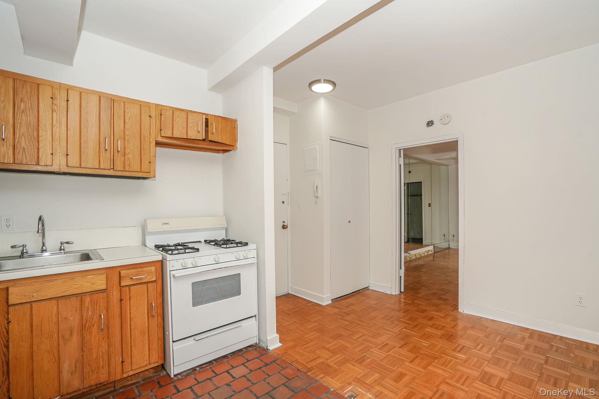 2166 Broadway 22b Property Photo 8
