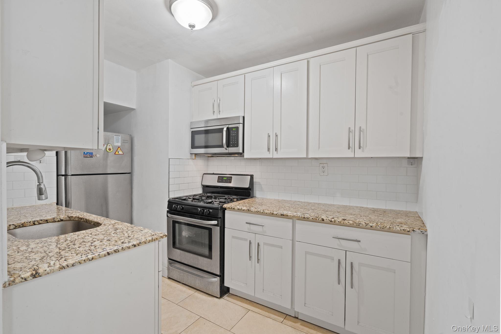 139-15 83rd Avenue 305 Property Photo 2