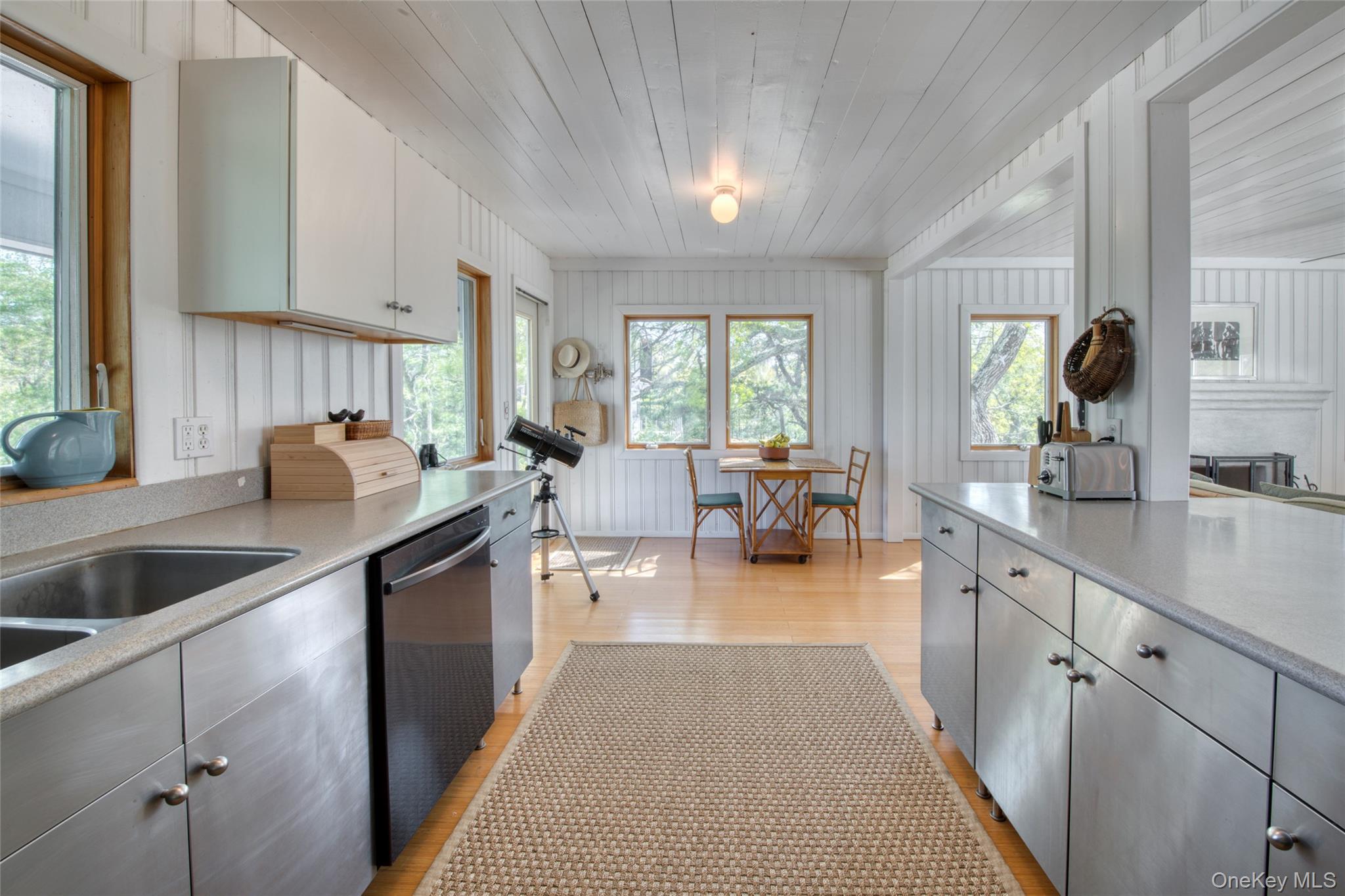 2045 Lake Drive Property Photo 8