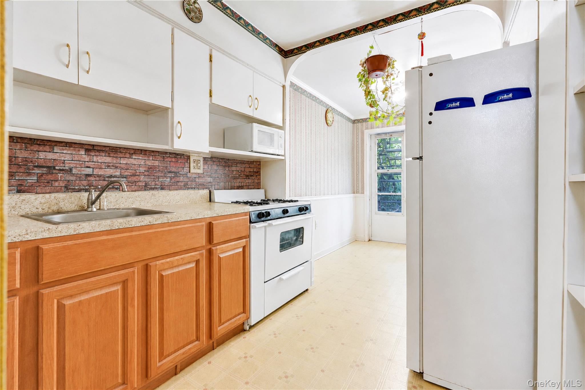 67-10 Selfridge Street Property Photo 7