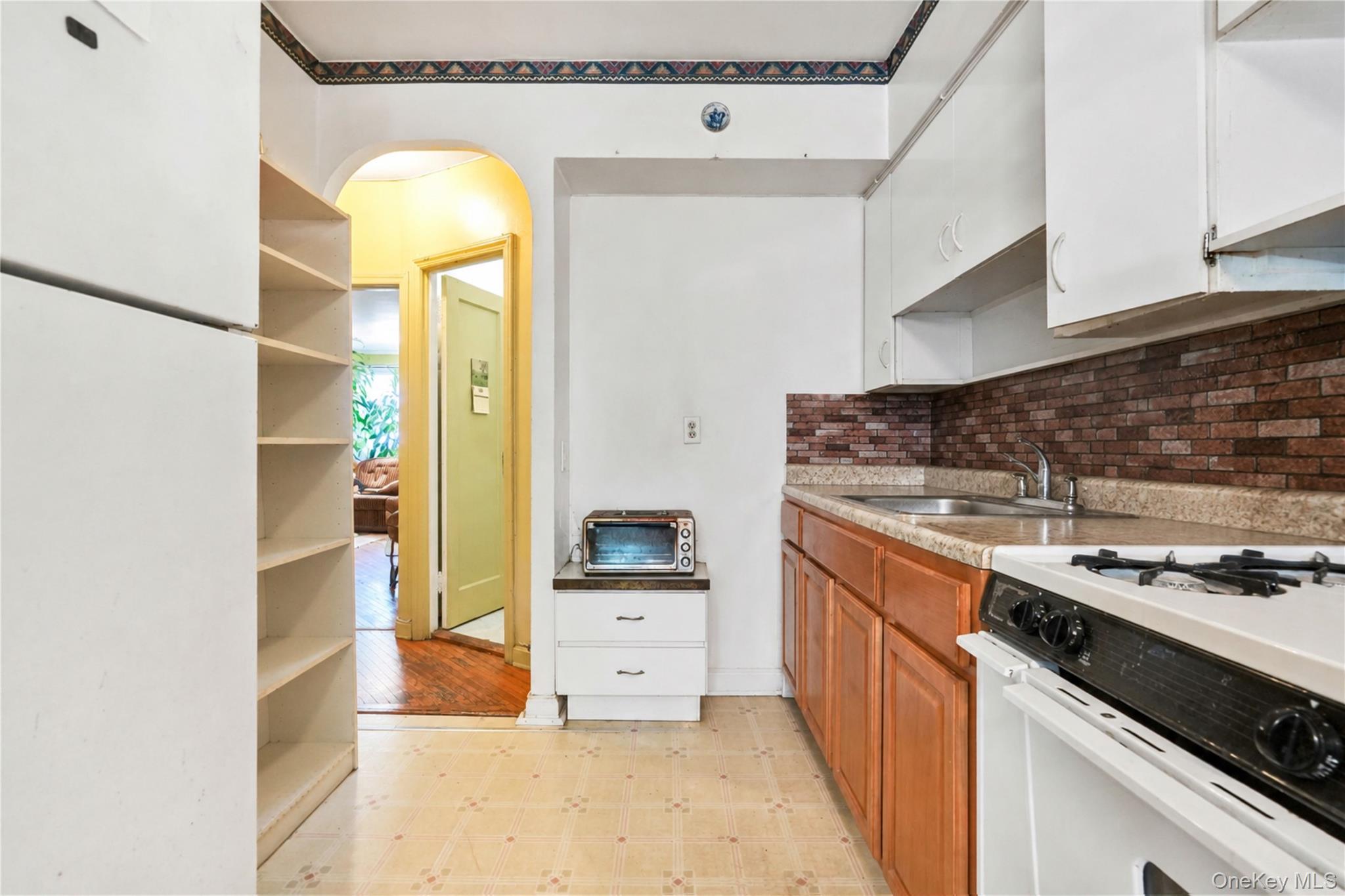 67-10 Selfridge Street Property Photo 8