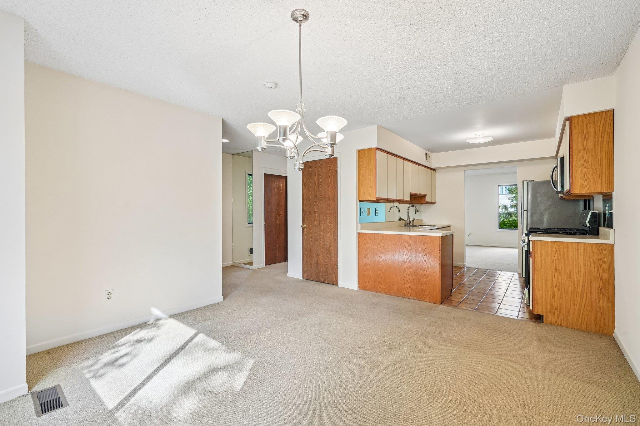 12 Evan Court Property Photo 7