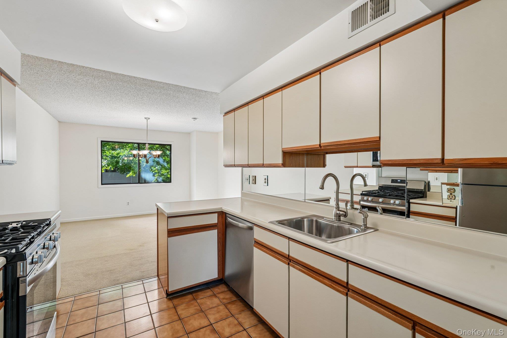 12 Evan Court Property Photo 12