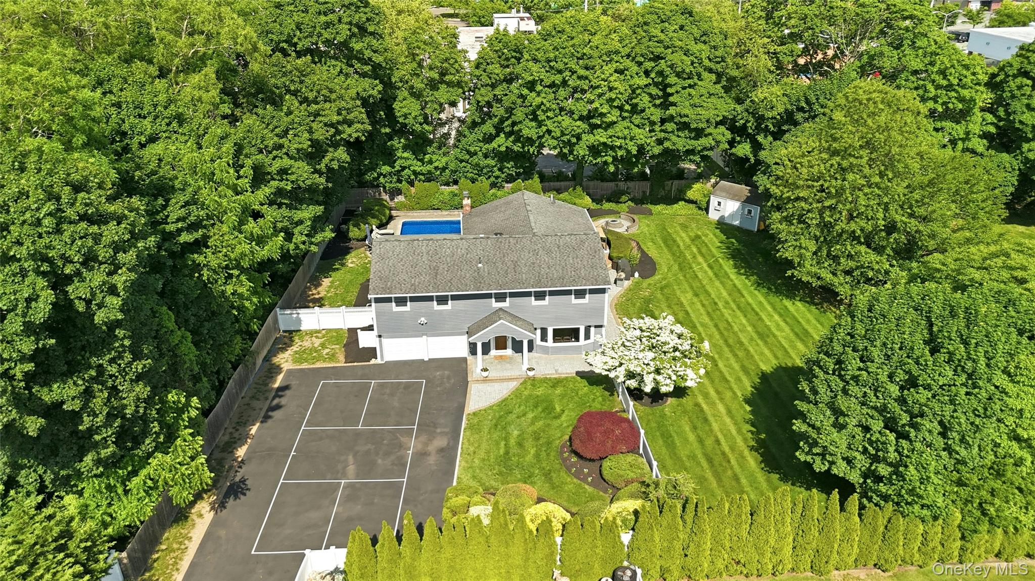 10 Mansfield Lane Property Photo 3
