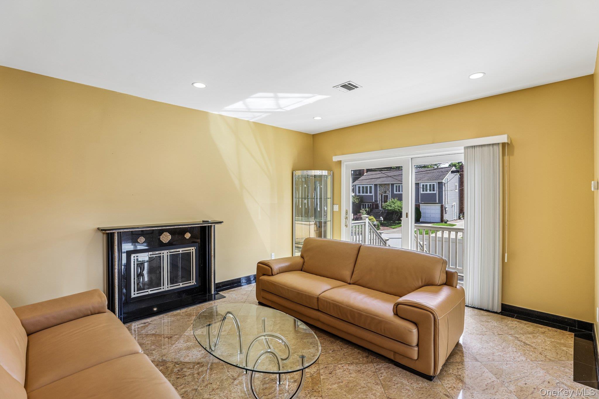 1218 Centre Street Property Photo 7