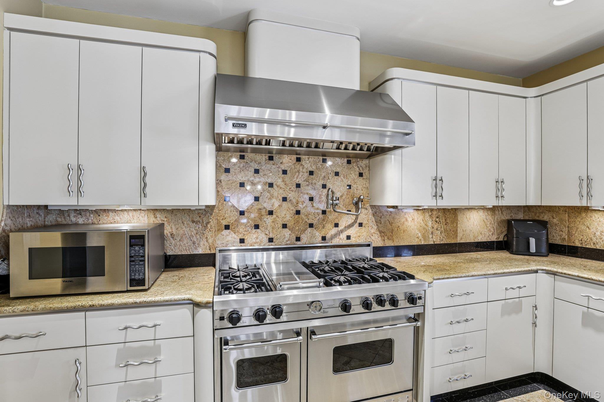 1218 Centre Street Property Photo 14