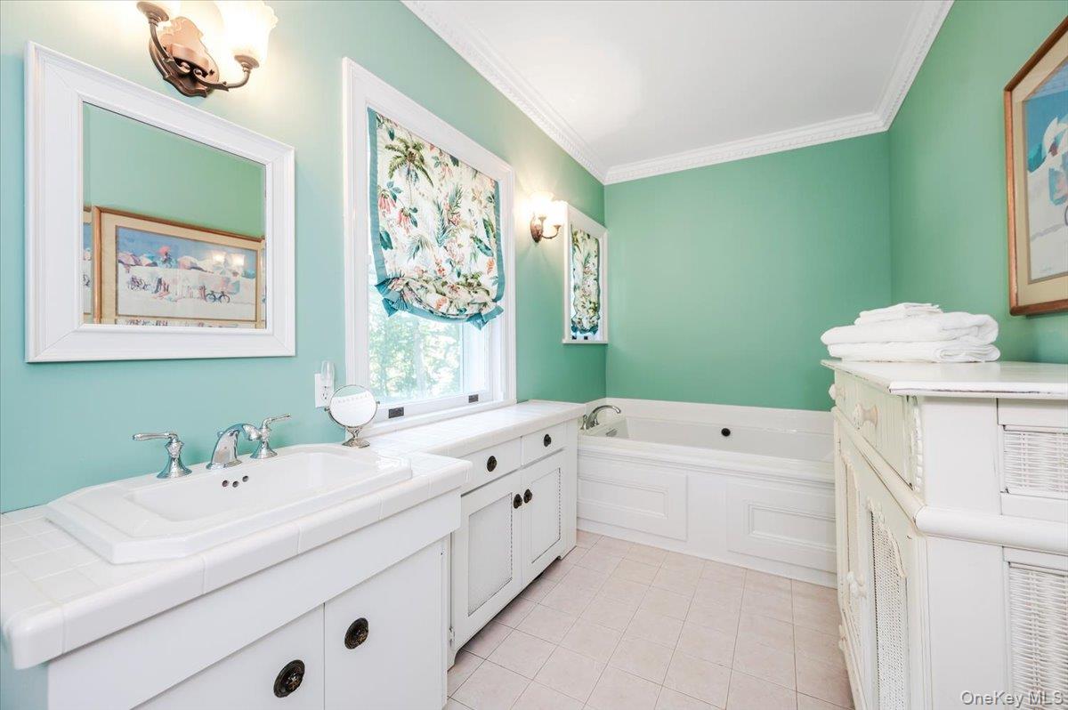 563 Asharoken Avenue Property Photo 14