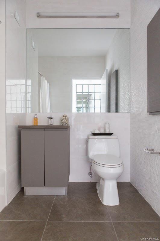 1 Third 1011 Property Photo 24