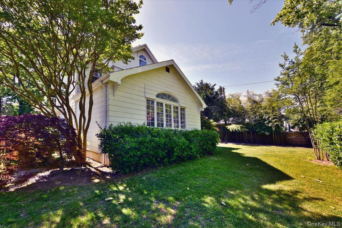 9 Nassau Drive Property Photo 3
