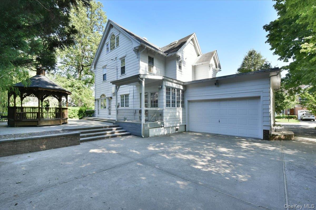 9 Nassau Drive Property Photo 32