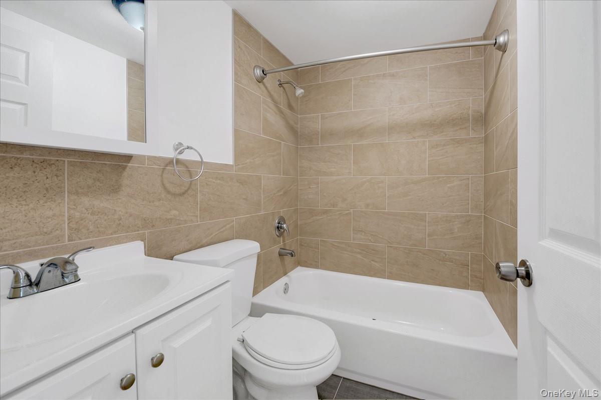 635 Coster Street Property Photo 4