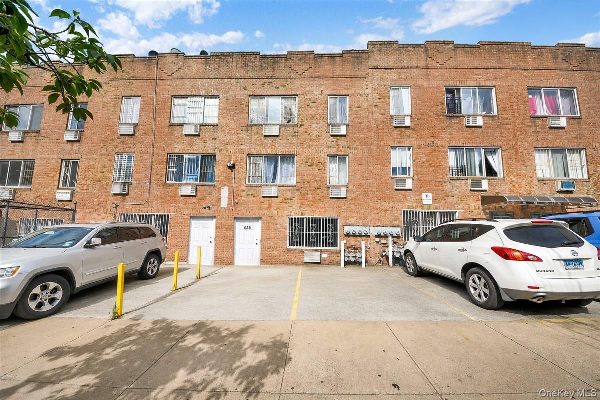 635 Coster Street Property Photo 11