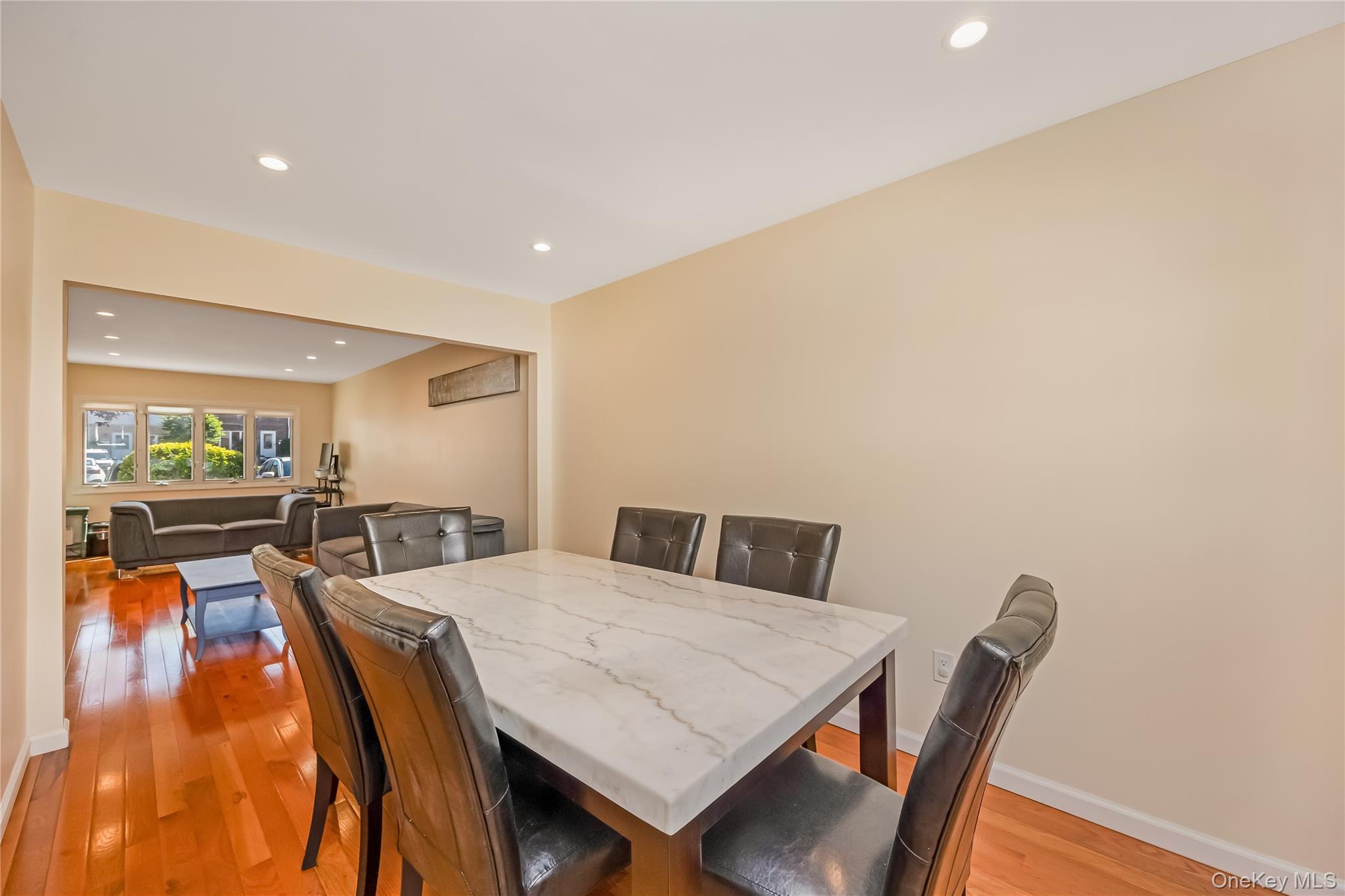 426 N Corona Avenue 7 Property Photo 5
