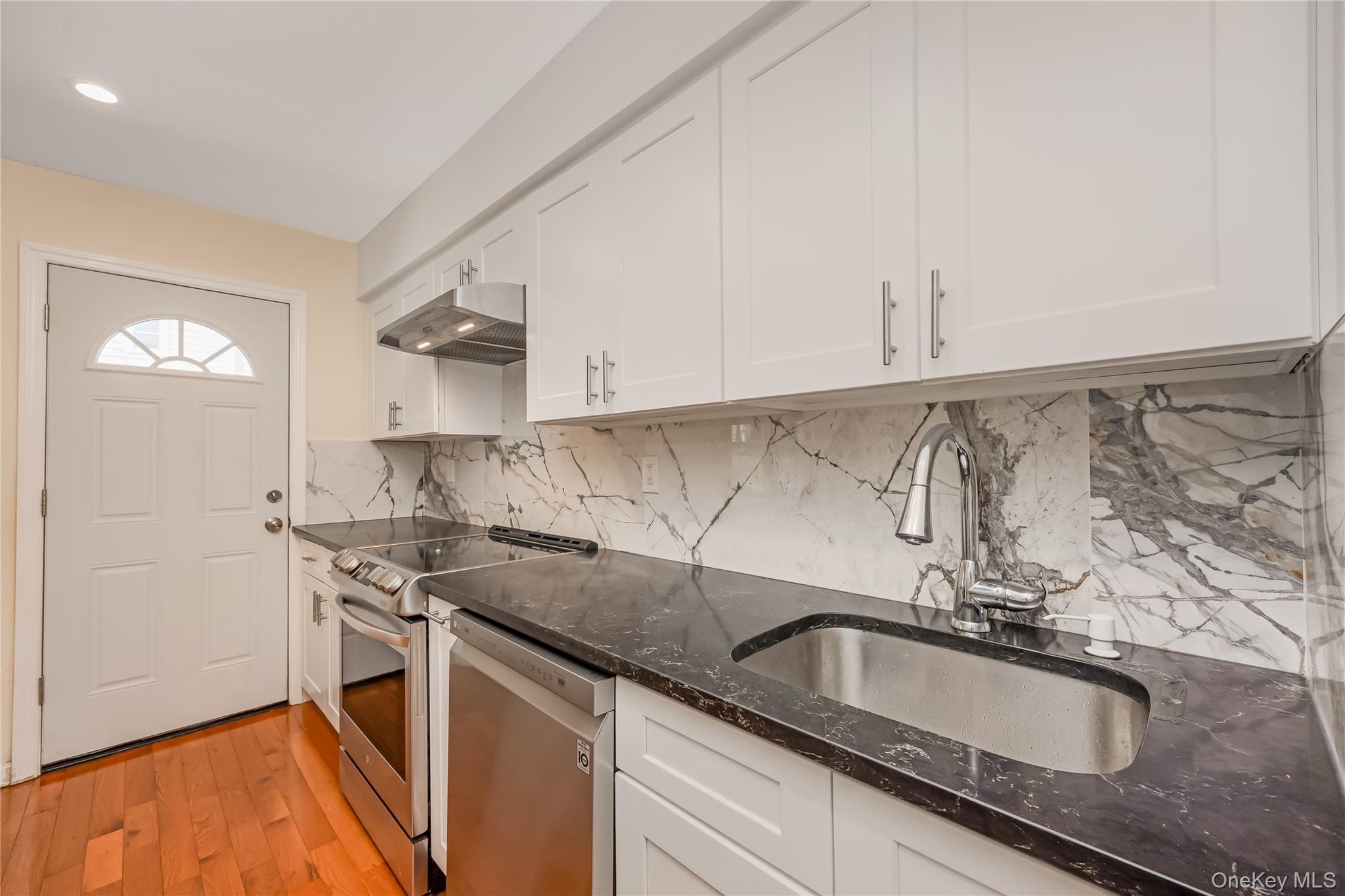 426 N Corona Avenue 7 Property Photo 11