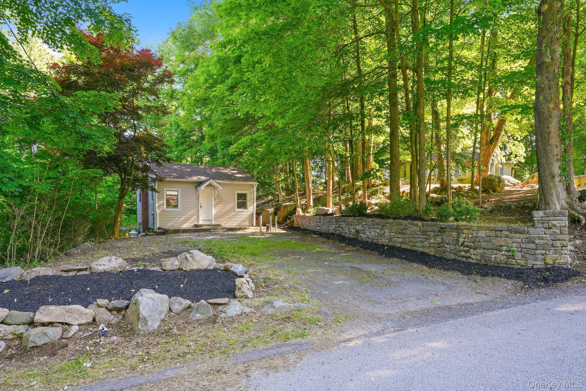 32 Lacona Drive Property Photo 1