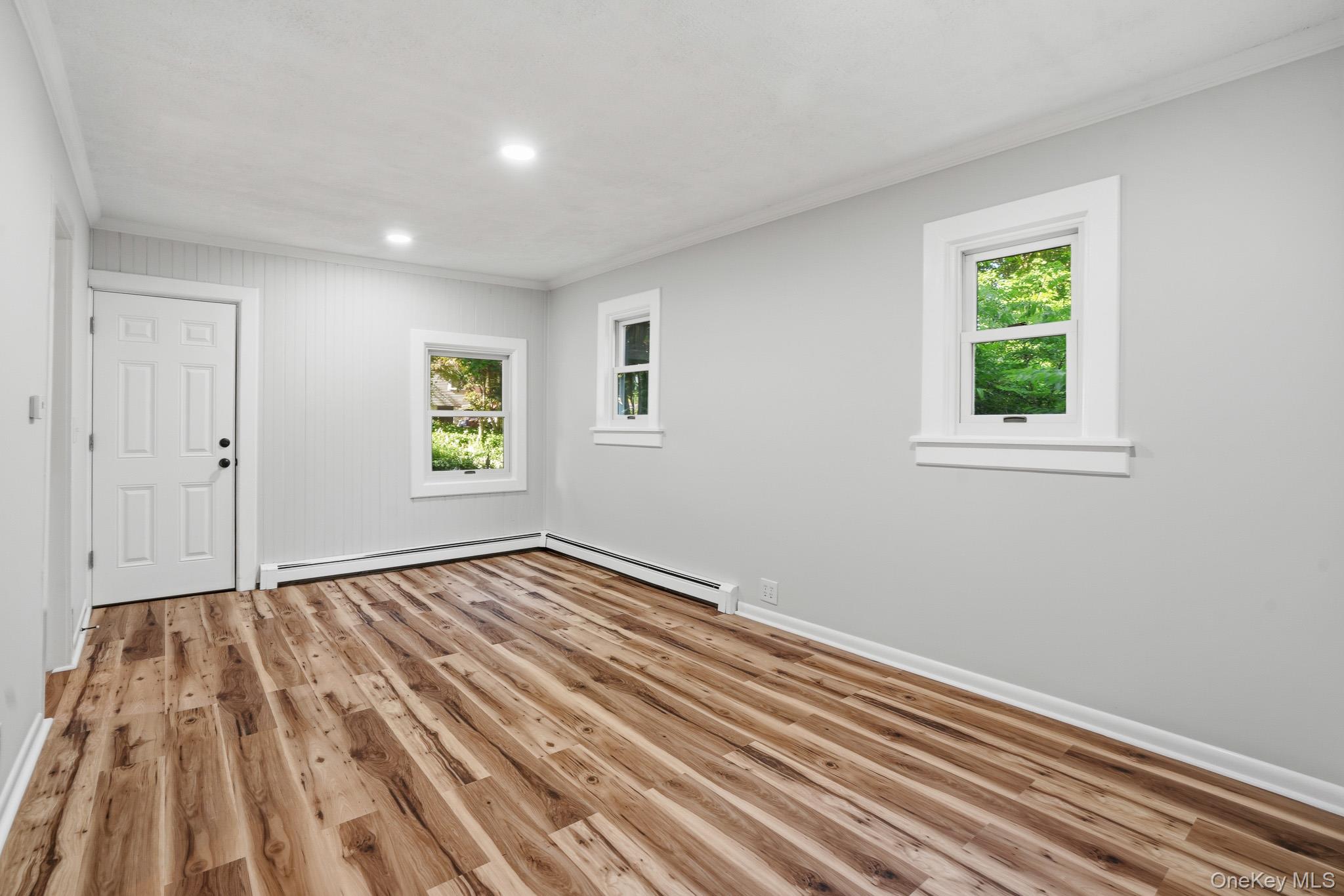 32 Lacona Drive Property Photo 5