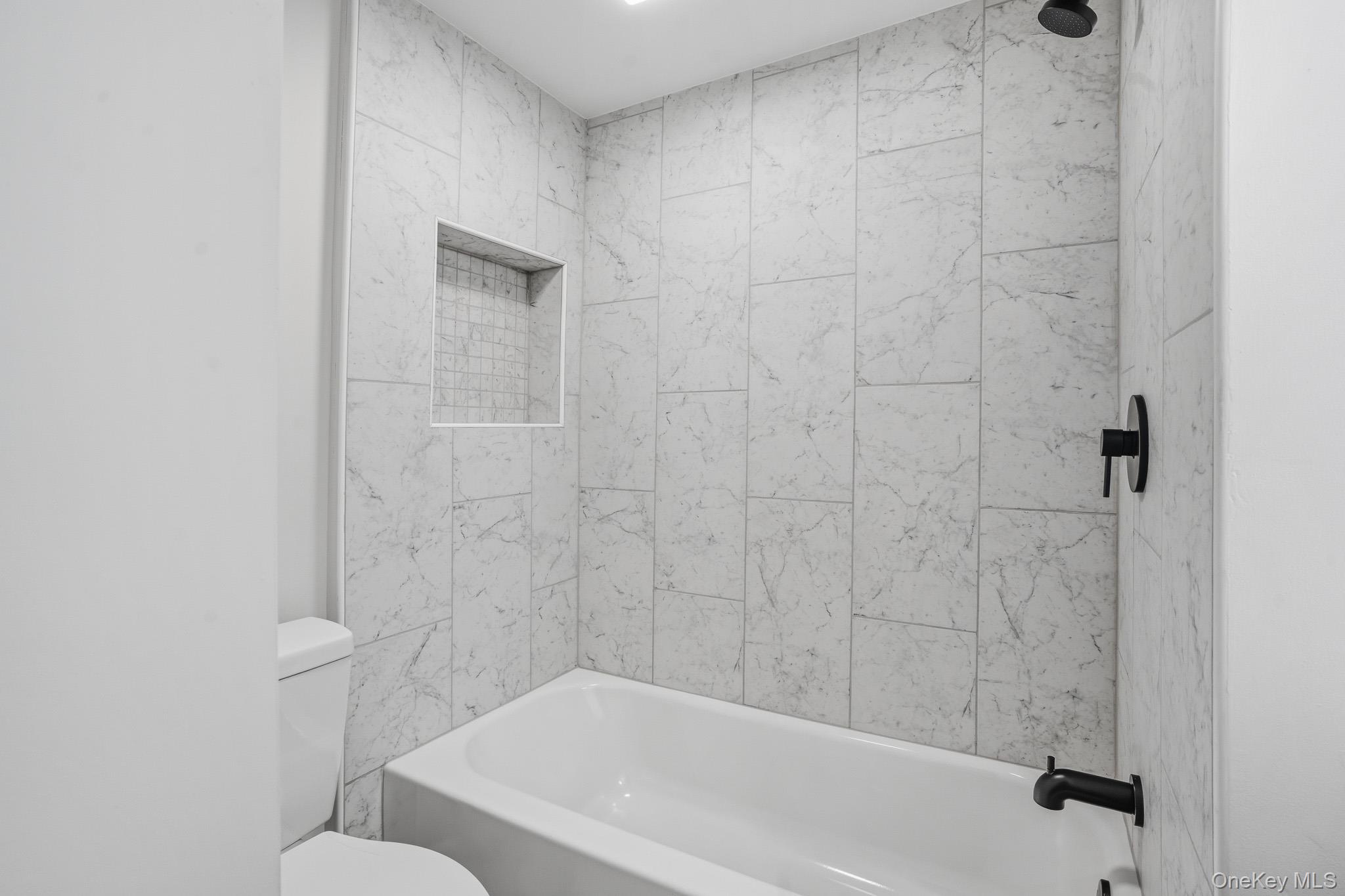 32 Lacona Drive Property Photo 8