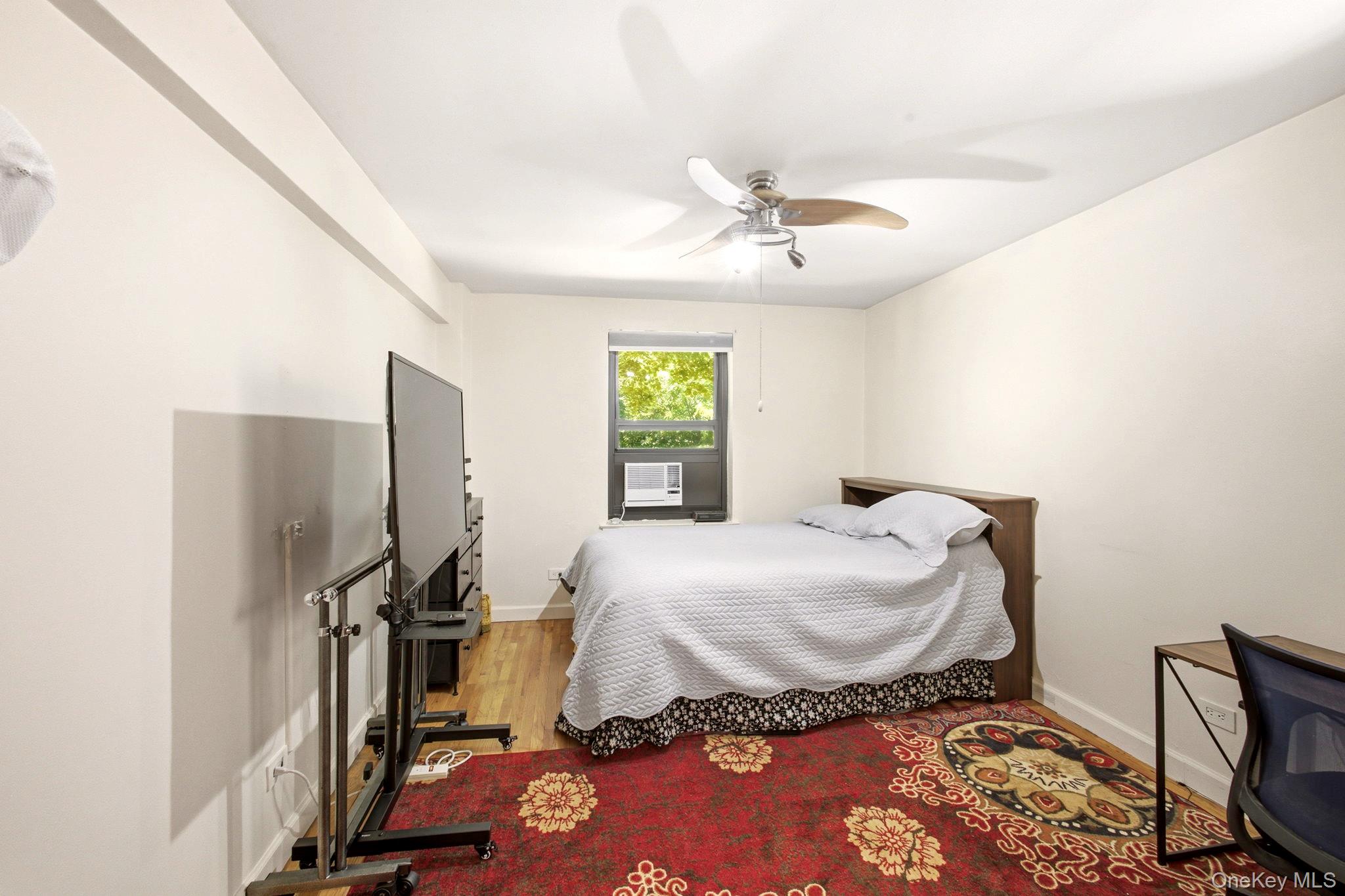 75-05 210 2p Property Photo 3