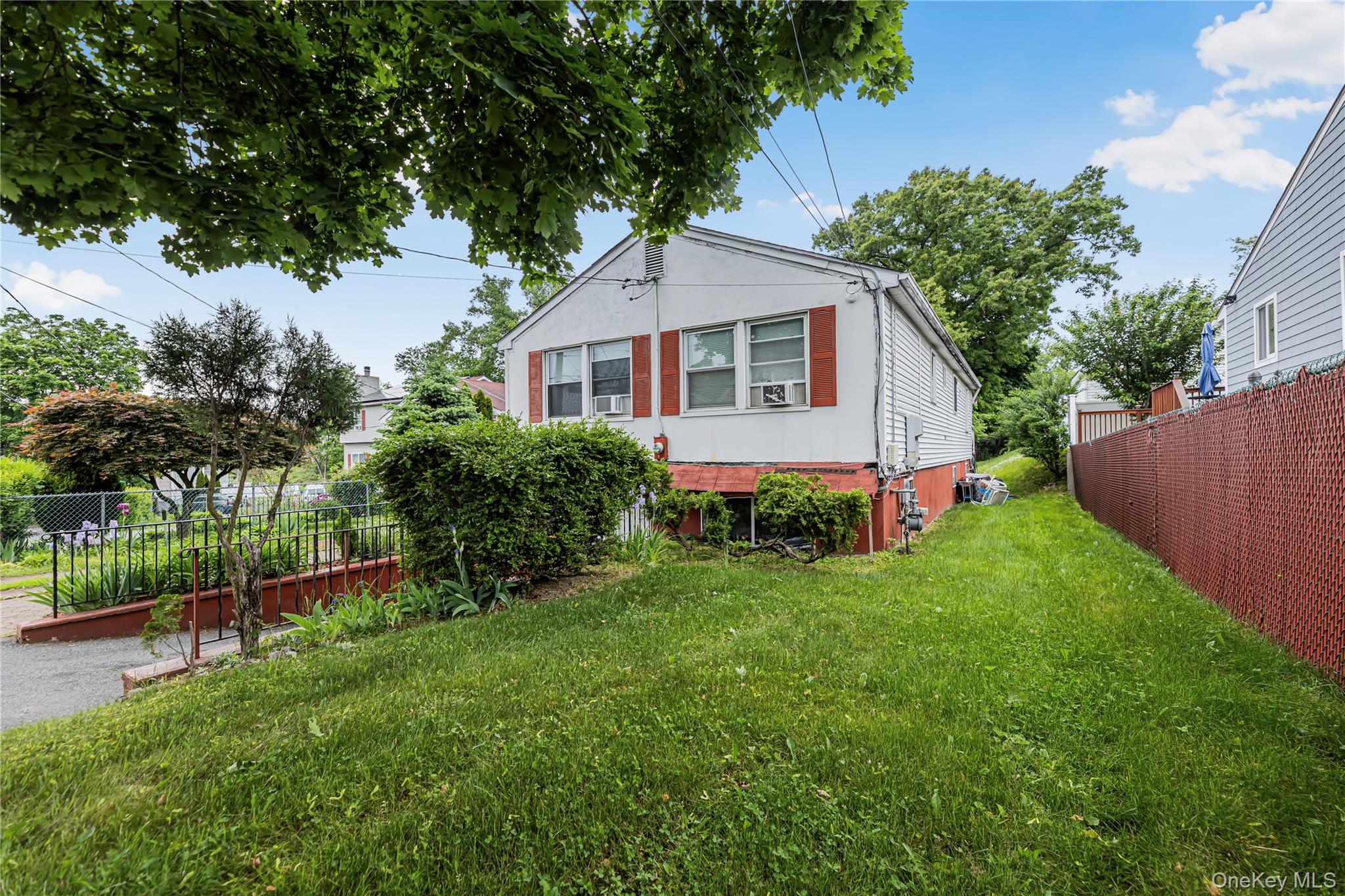 82 Riverdale Avenue Property Photo 2