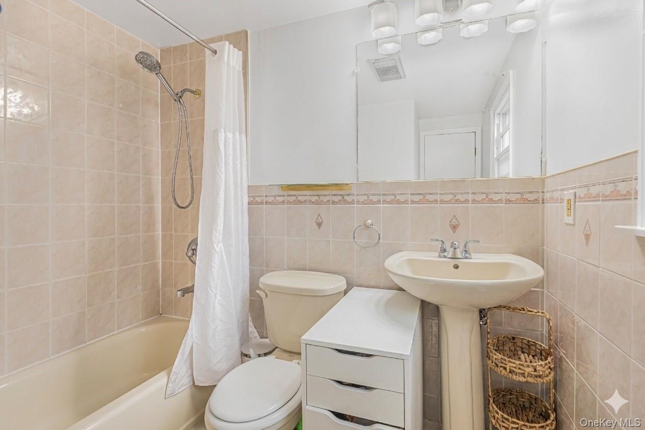 82 Riverdale Avenue Property Photo 12