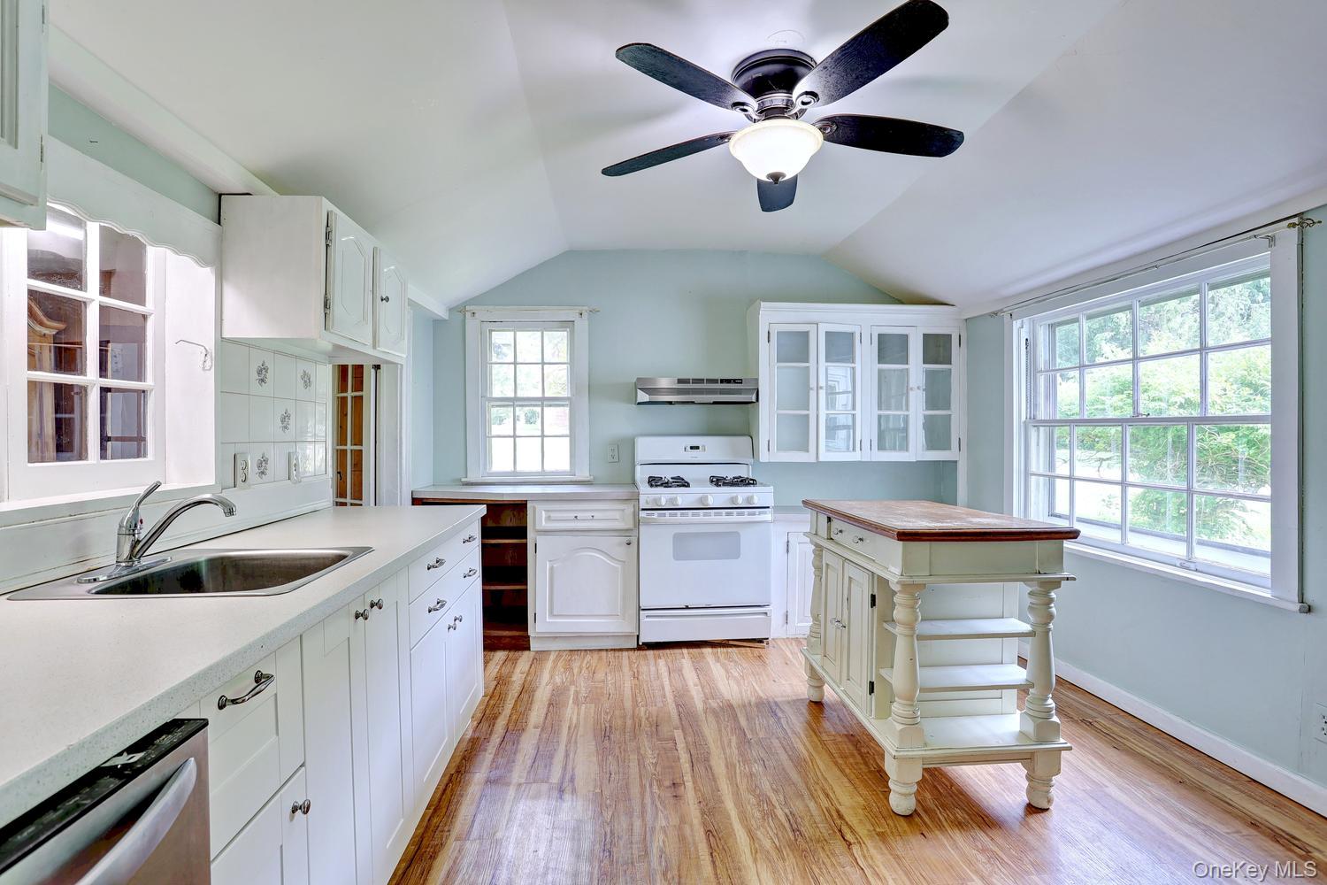 500 Haverstraw Road Property Photo 6