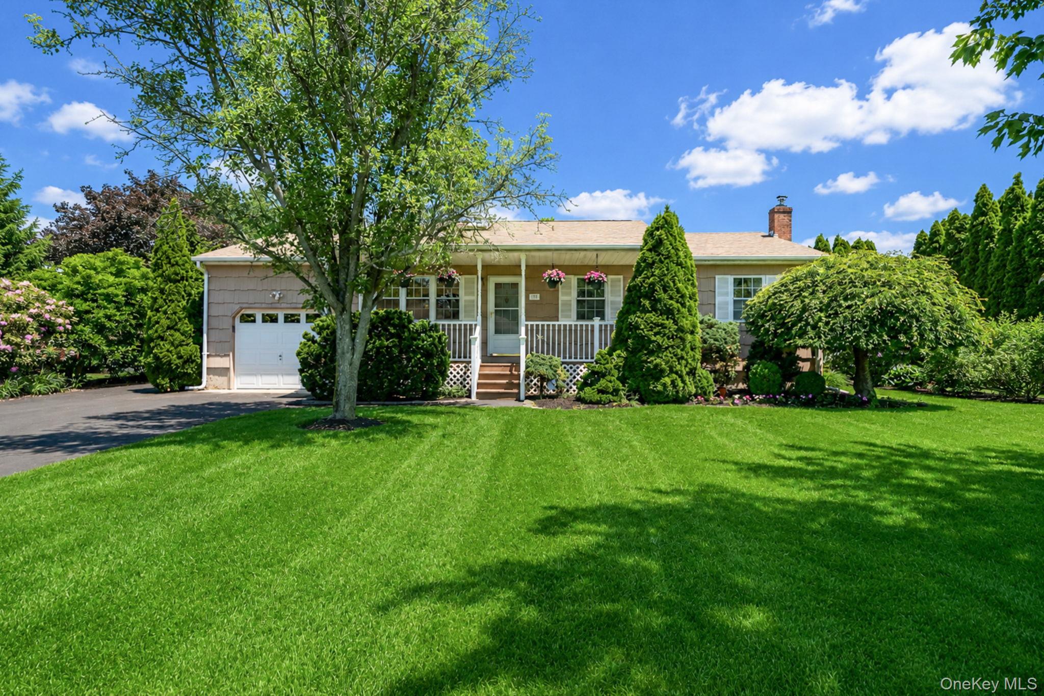 100 Donna Drive Property Photo 1