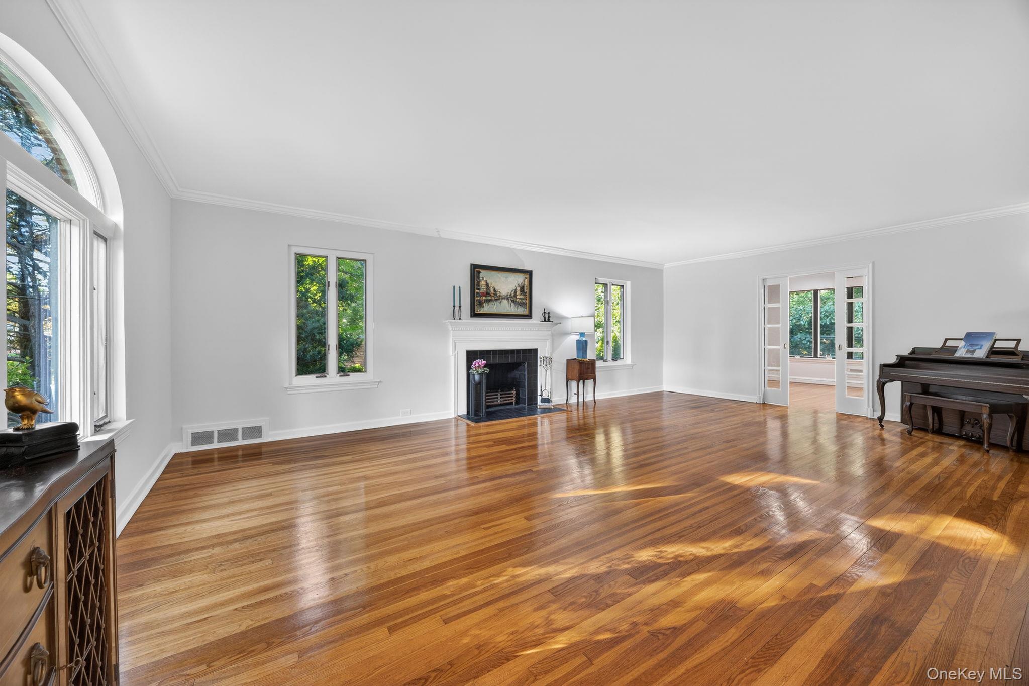 190 Sussex Drive Property Photo 8