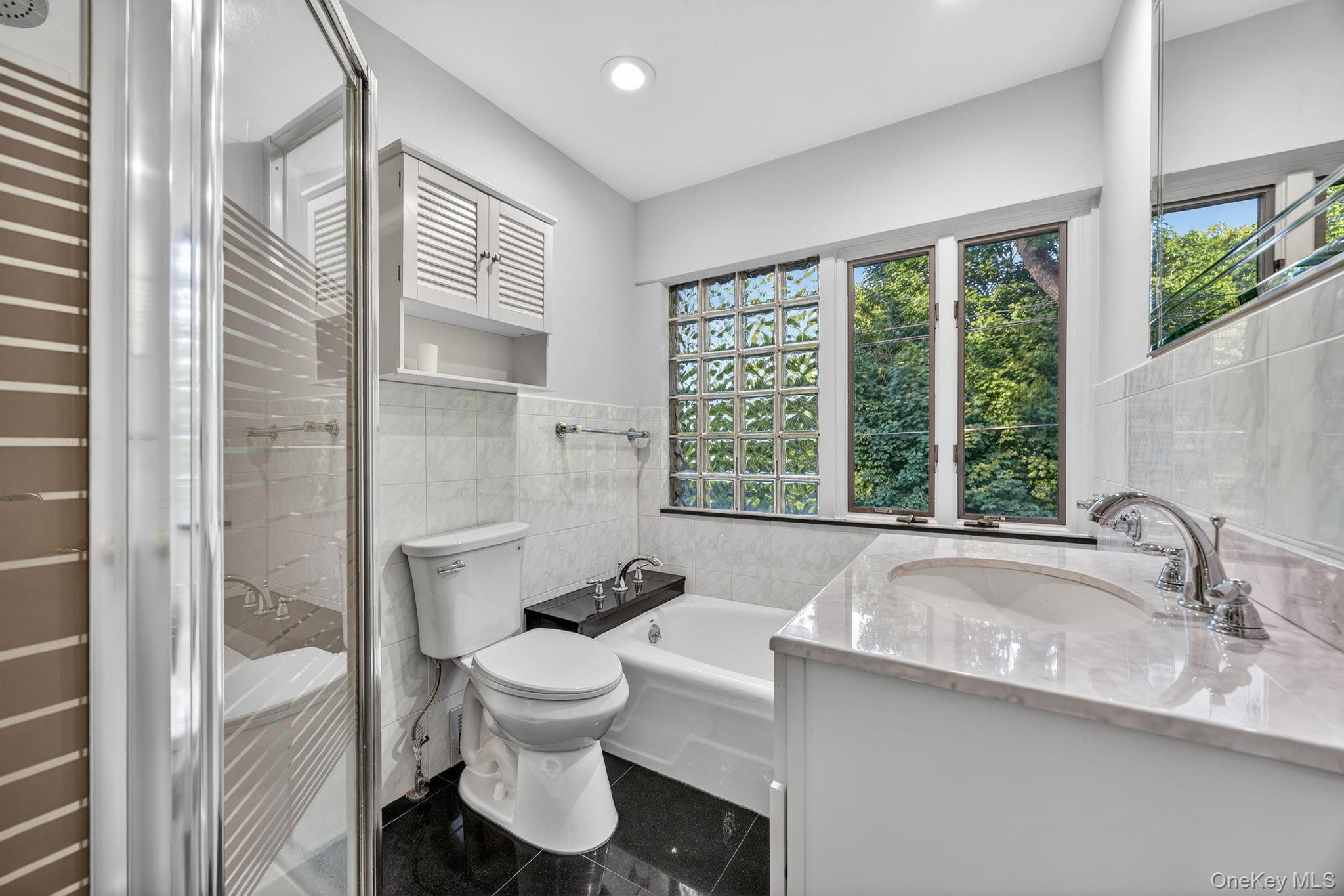 190 Sussex Drive Property Photo 16