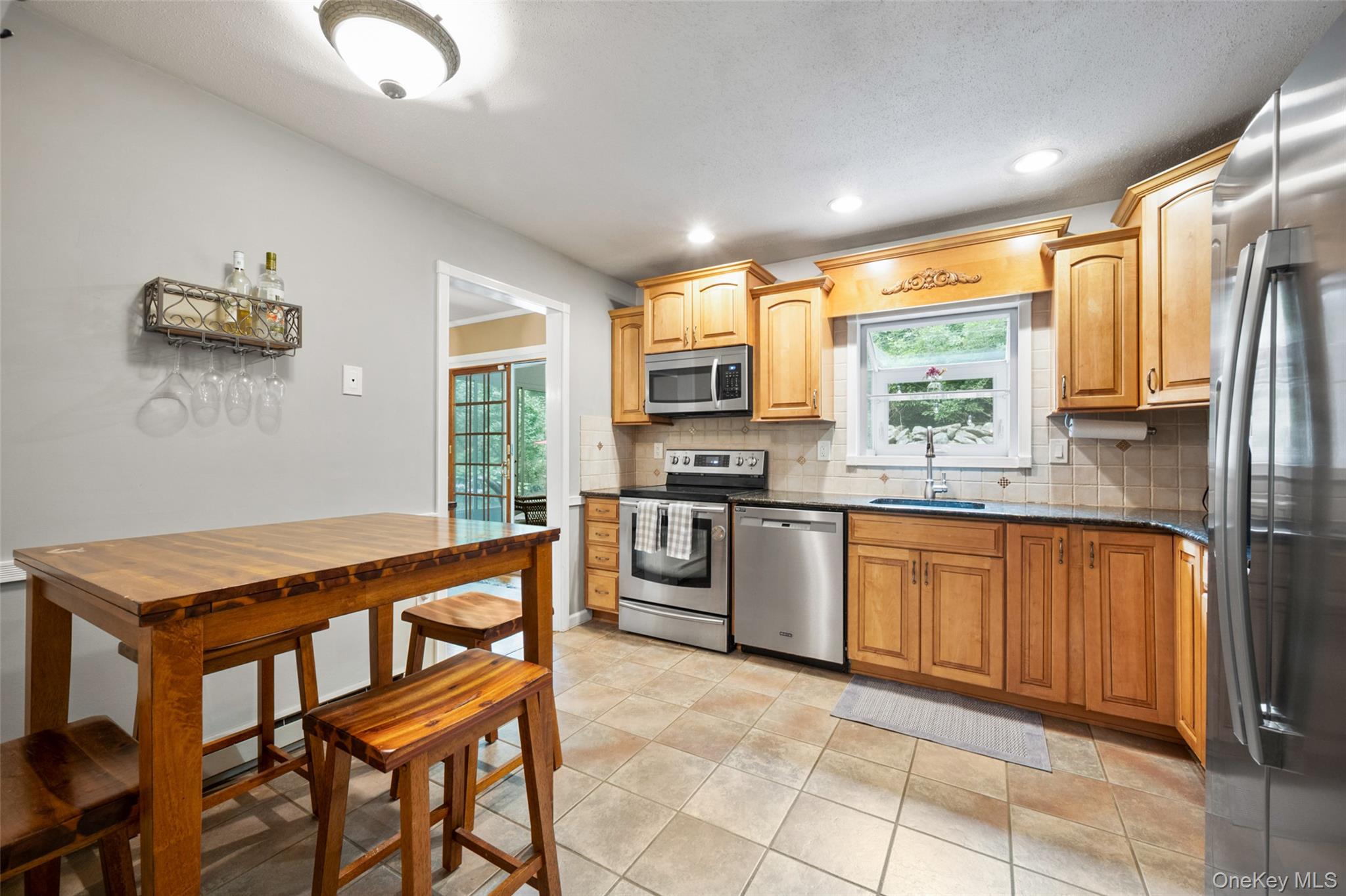 27 Silleck Boulevard Property Photo 2