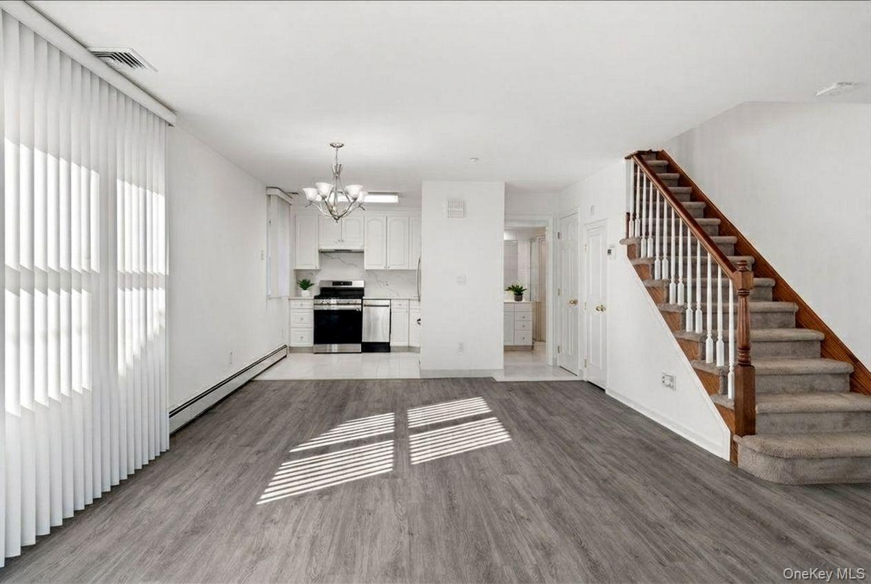 27 Woodside Avenue Apt B Property Photo 2