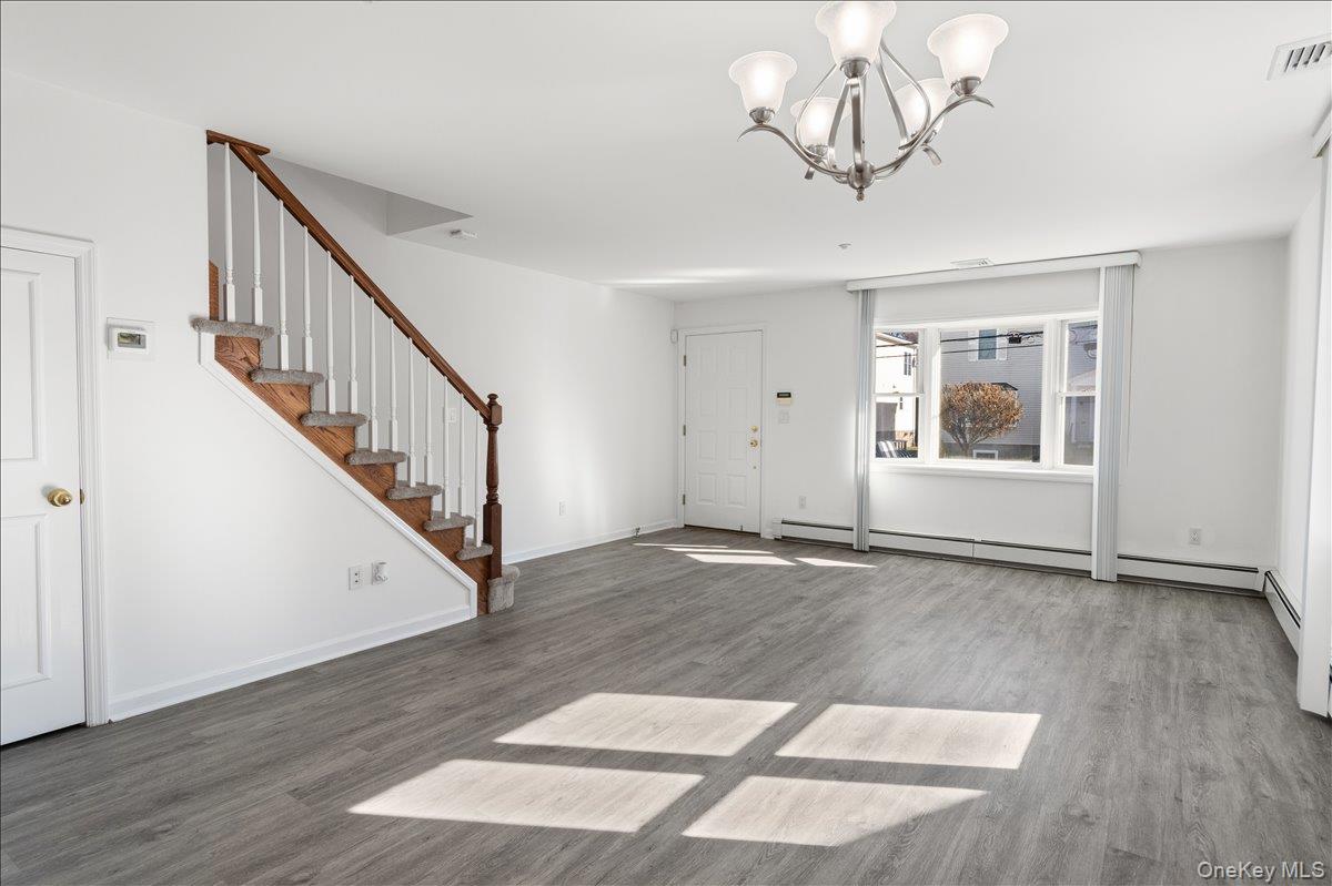 27 Woodside Avenue Apt B Property Photo 3