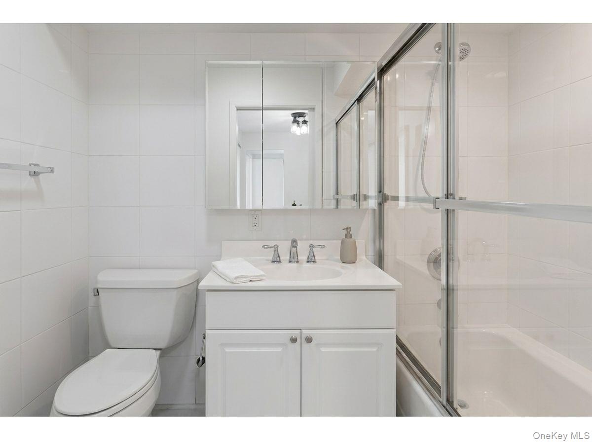 27 Woodside Avenue Apt B Property Photo 11