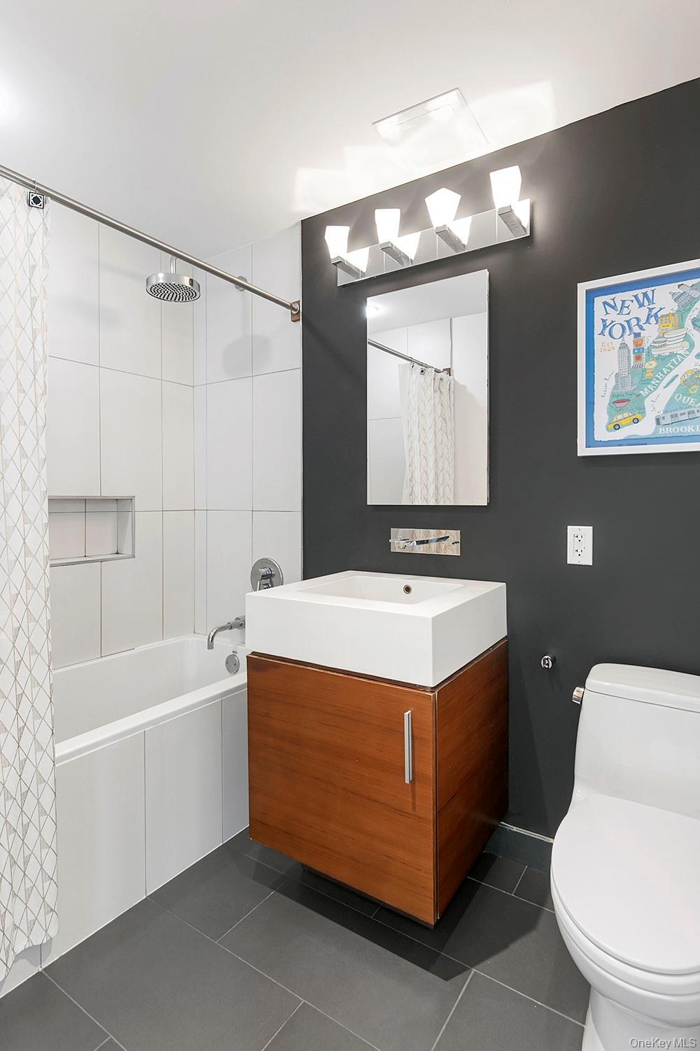 519 Borden Avenue 7b Property Photo 6