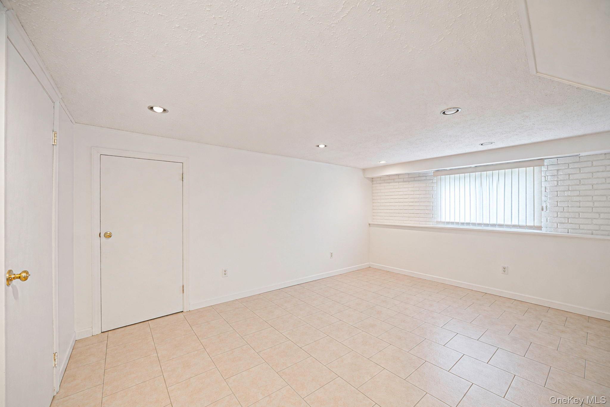 68 Myles Avenue Property Photo 25