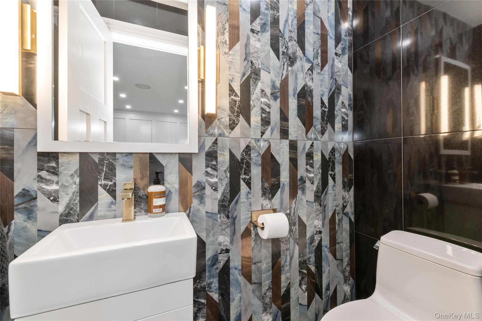 1666 Seagirt Boulevard Property Photo 7