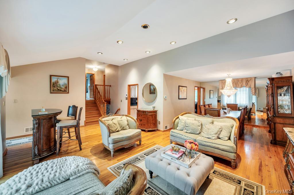 372 Hungry Harbor Road Property Photo 4