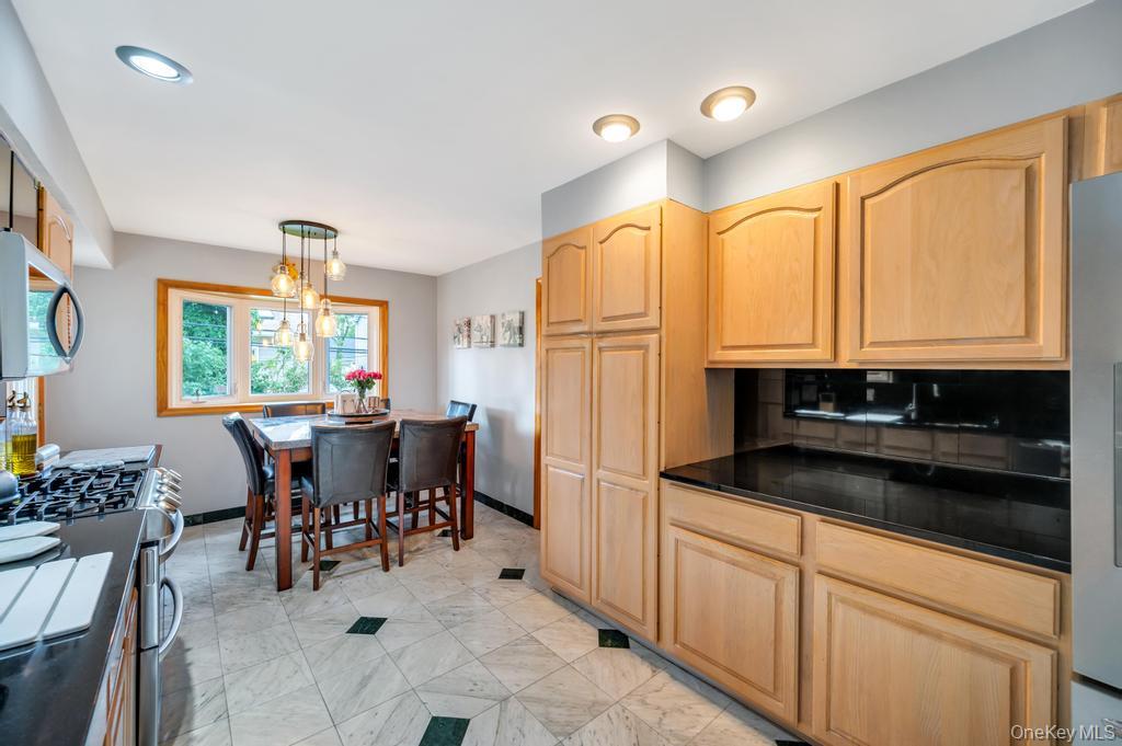372 Hungry Harbor Road Property Photo 10