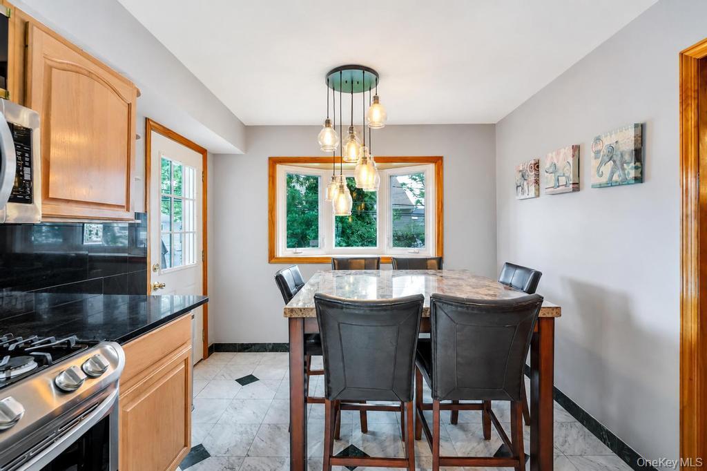 372 Hungry Harbor Road Property Photo 12