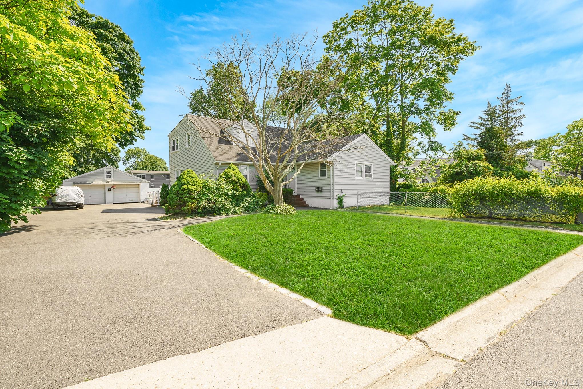 733 14th Street Property Photo 1