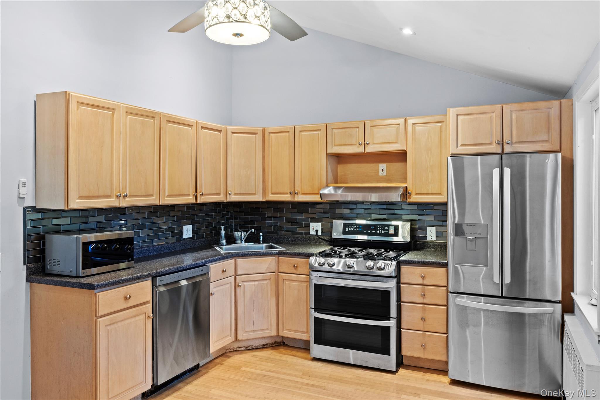 21 Via Continental Property Photo 8
