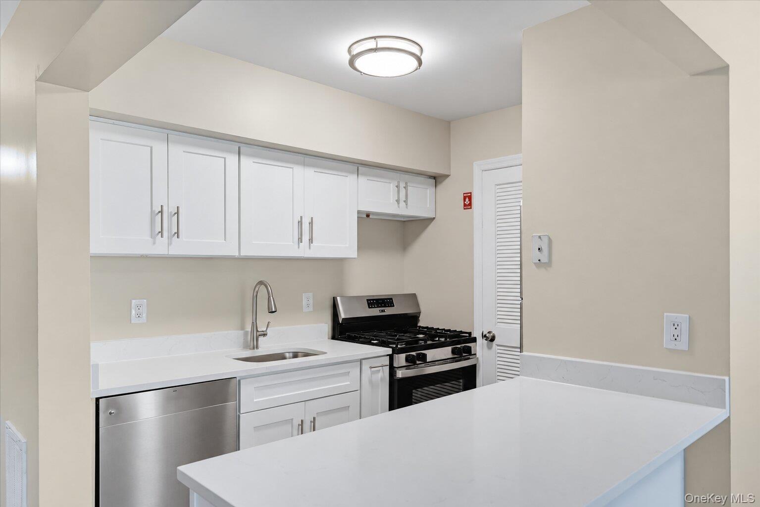 1175 Washington Green Property Photo 8