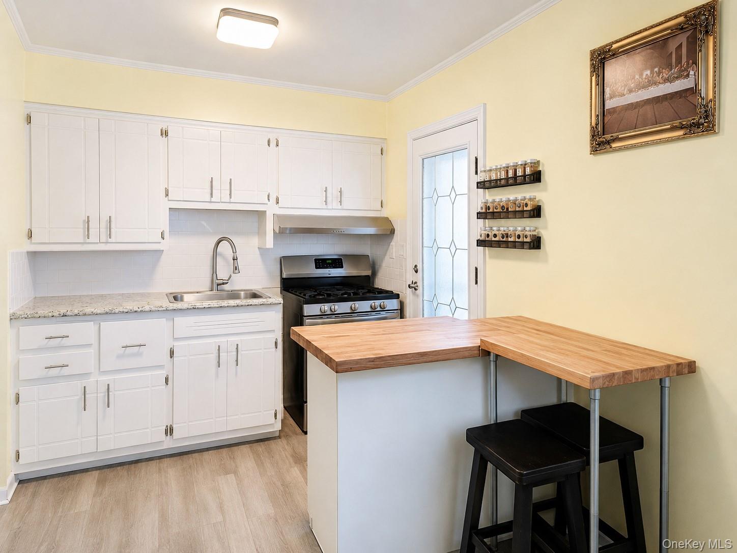 184 E Chester Street Property Photo 6