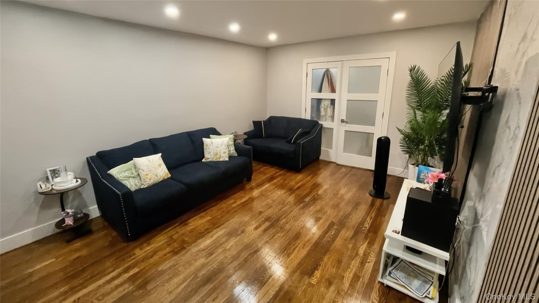180 Van Cortlandt Park 5j Property Photo 2