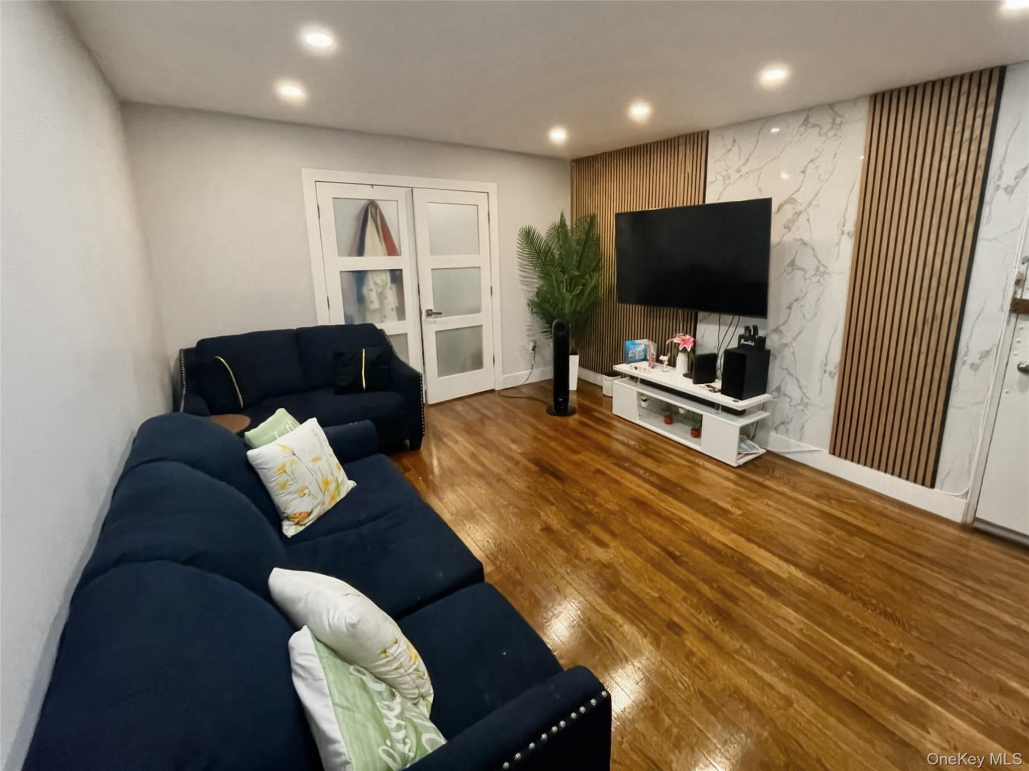 180 Van Cortlandt Park 5j Property Photo 3