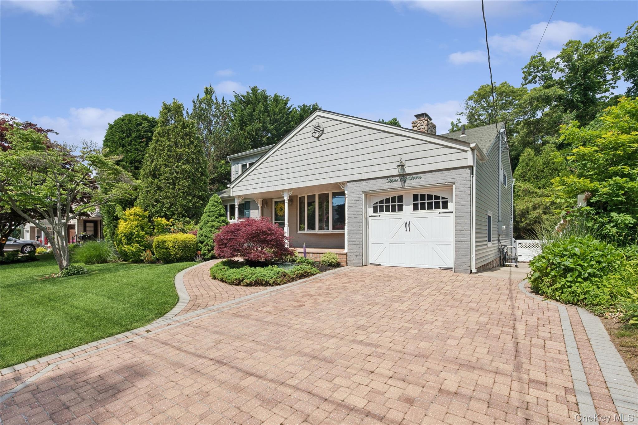 318 Lakeshore Boulevard Property Photo 2